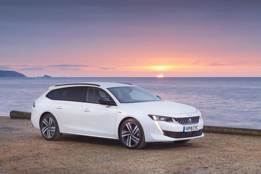  Peugeot 508 SW GT Line 2019 года  (UK) (фото 17 из 25)